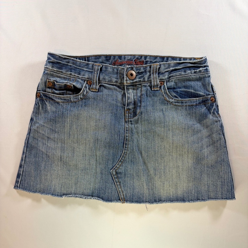 American Eagle Denim Mini Skirt Womens Size 4 Medium Wash Raw Hem Low Rise Y2K